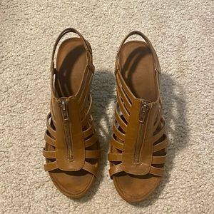 AEROSOLES Brown 3.5” Zip-Up Wedges